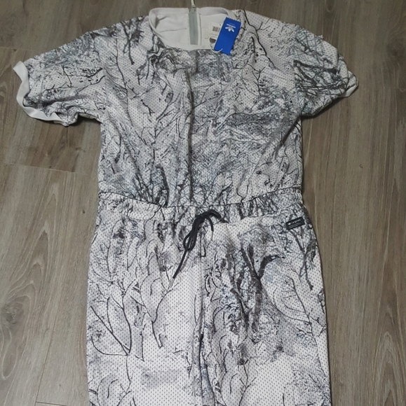 Addidas suit - Picture 1 of 7